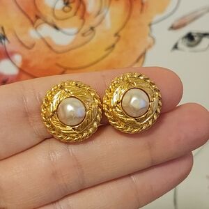 CHANEL Pearl Gold Clip-on Earrings